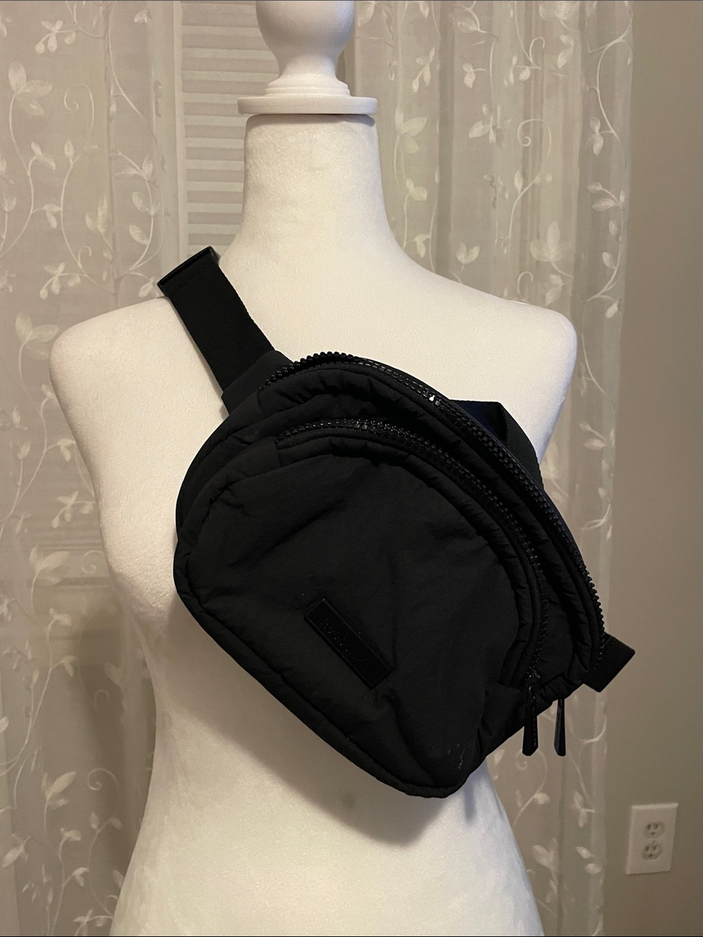 Reebok Black Quilted Crossbody Sling Bag